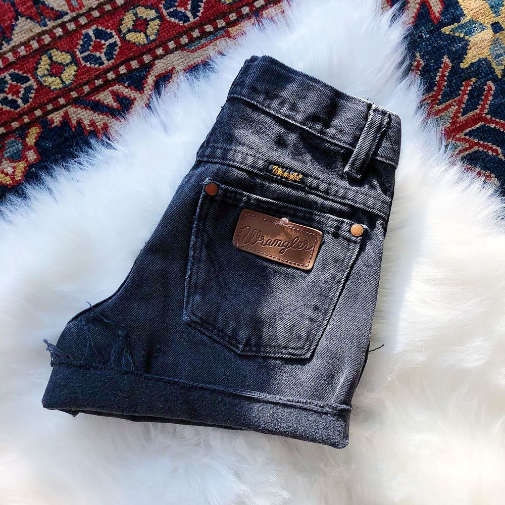 WRANGLER BLACK SHORTS VINTAGE HIGHWAISTED